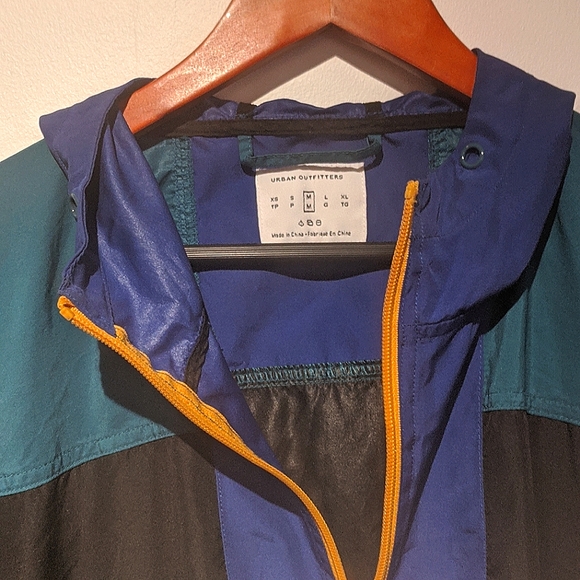COPY - Retro Windbreaker - Picture 2 of 3